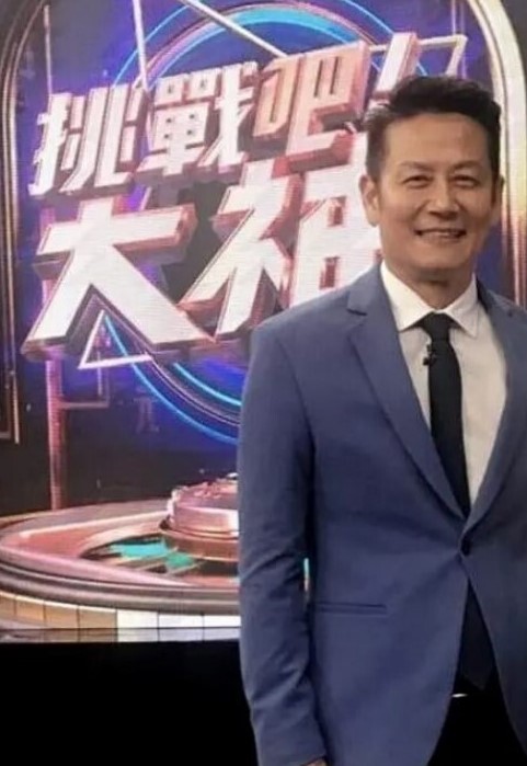 探花精选会所找女技师服务气质型小少妇舔背按摩撩起衣服摸摸奶子埋头口交搞的舒服了 - 美丝美腿